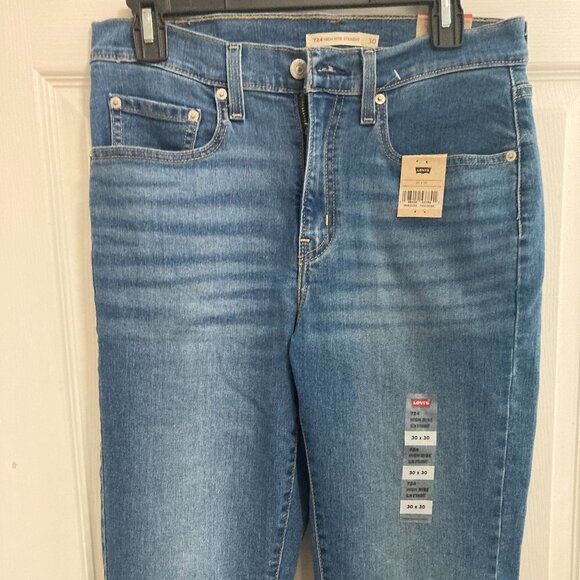 New Levi's Women's 724 Straight-Leg Jeans - Picture 1 of 6